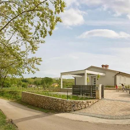 Meadow Labin (Istria)