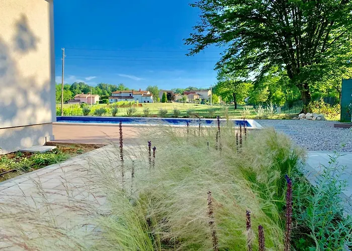 Meadow Labin (Istria)